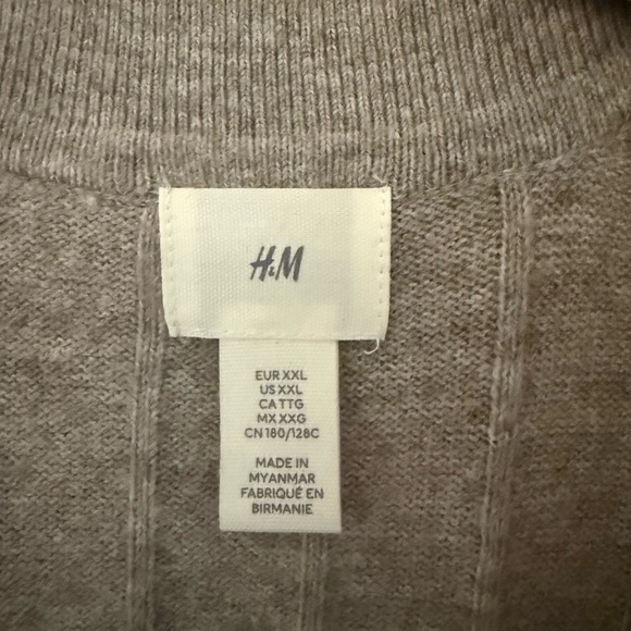 H&M Light Gray V-Neck Sweater - Picture 2 of 3